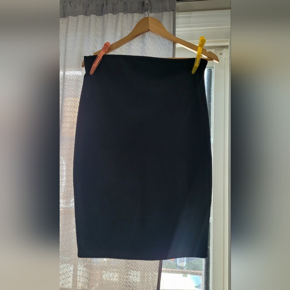 Elegant Black Pencil Skirt